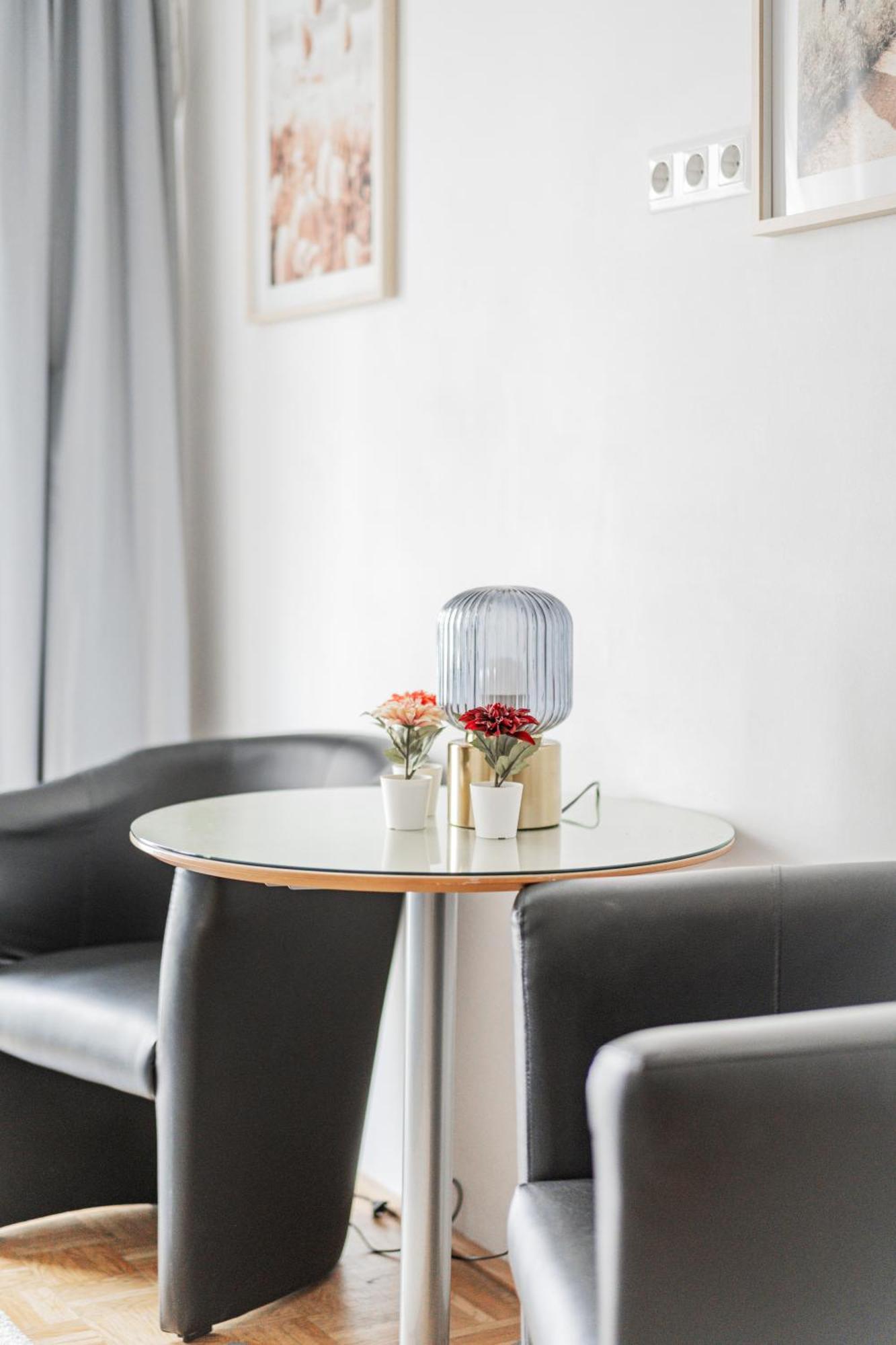 Apartamento Studio Next To Karlskirche #17 Viena Exterior foto